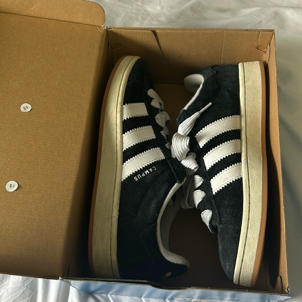 men’s size 11 black with white accent adidas campus shoes